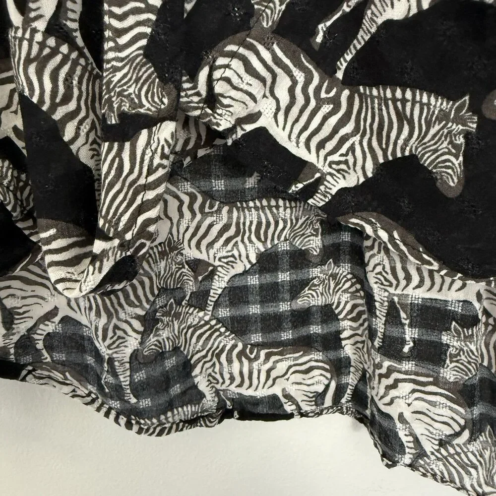 Jane + Delancey Zebra Print Rayon Button Front Blouse Jacquard Weave Sz Medium - Picture 10 of 12
